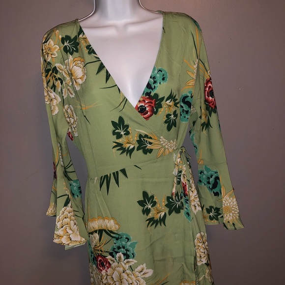 Women’s Green Floral Flow Dress - Picture 4 of 6
